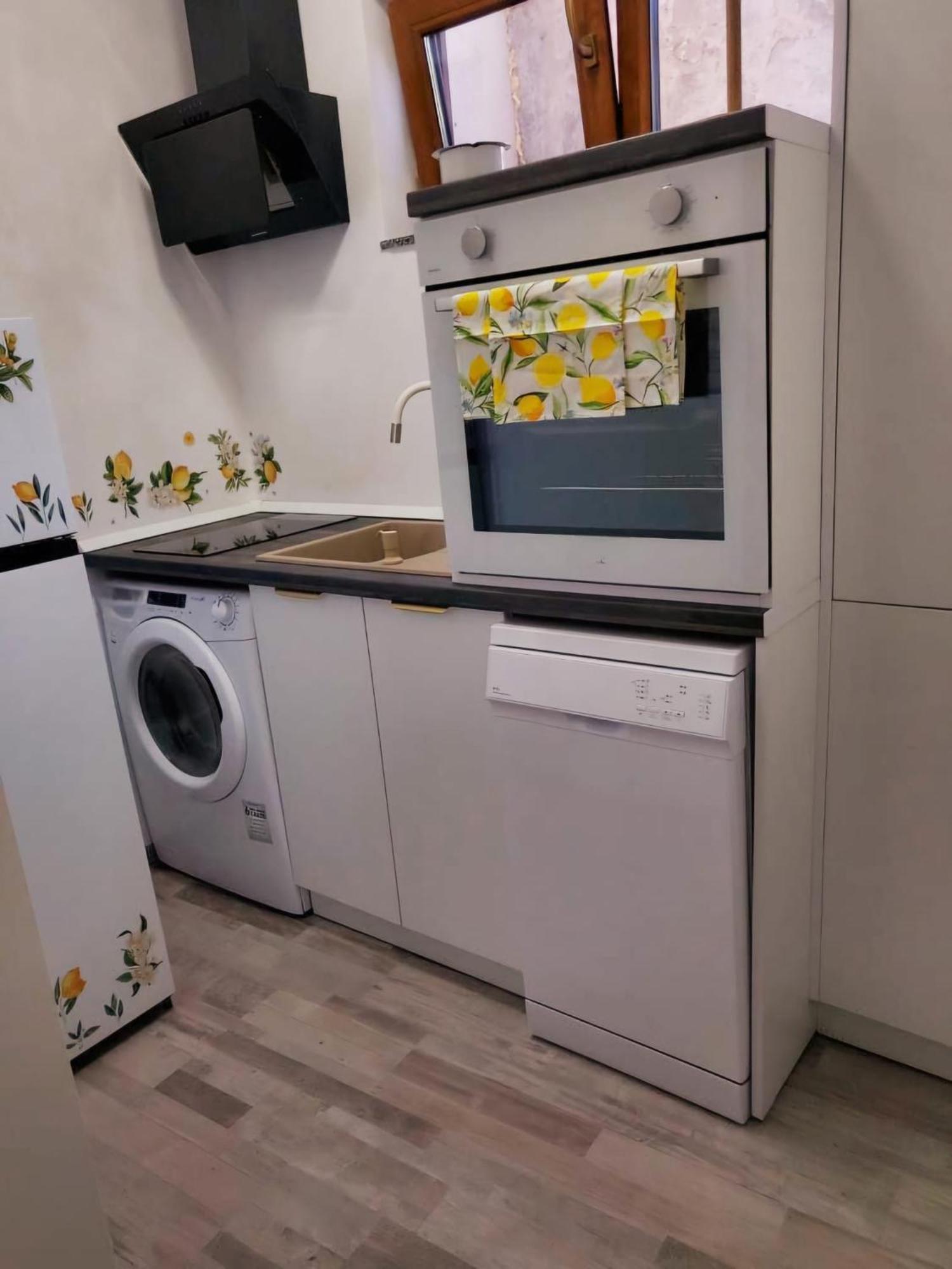 Lemon Breeze Apartment Констанца Екстериор снимка